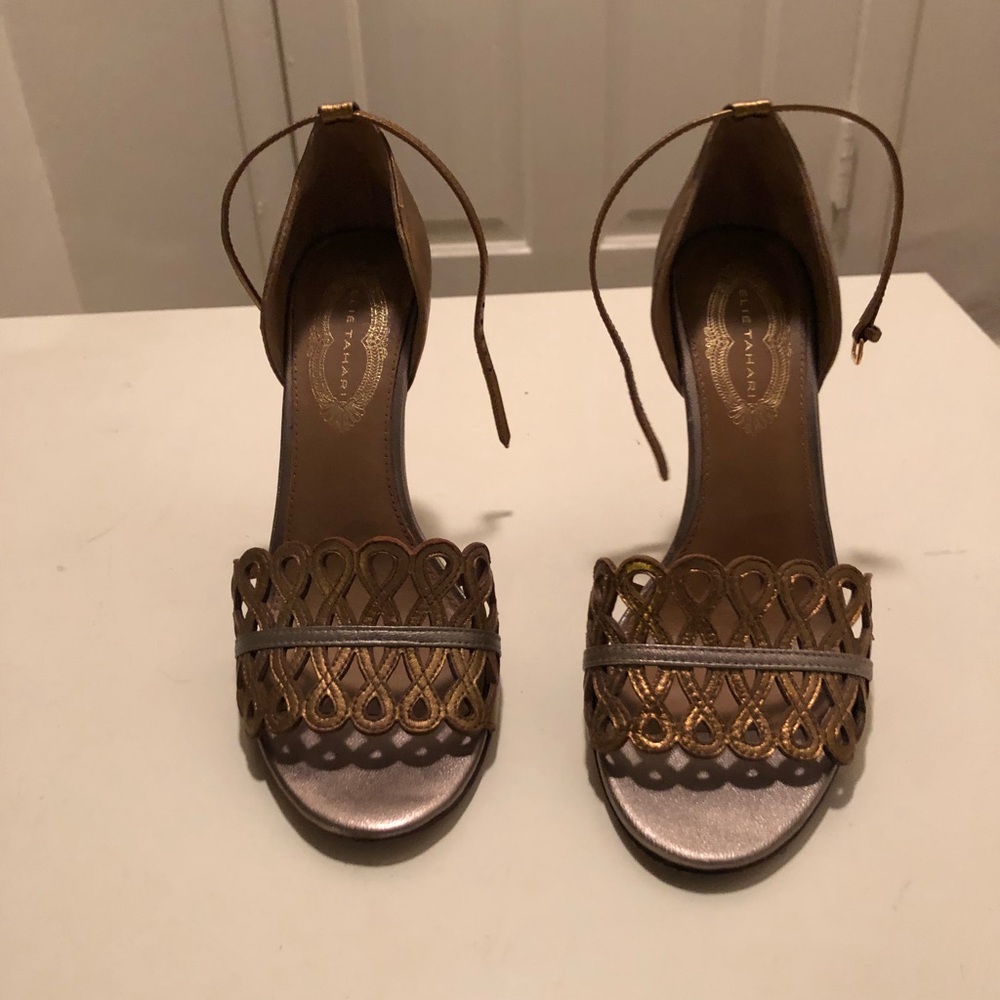 Vintage Elie Tahari Gold Leather Heel